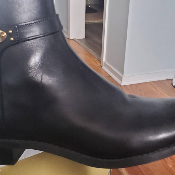 Michael Kors finel flat bootie 6.5 blk/brown - Picture 6 of 6